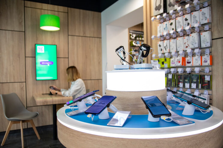 В салонах МегаФона появился виртуальный помощник