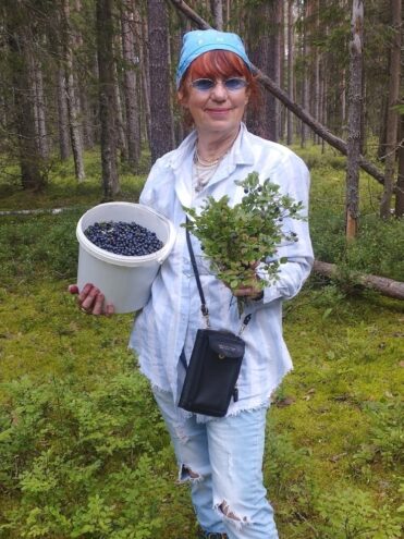 В Андреаполе пенсионеры катались на велосипедах и собирали чернику