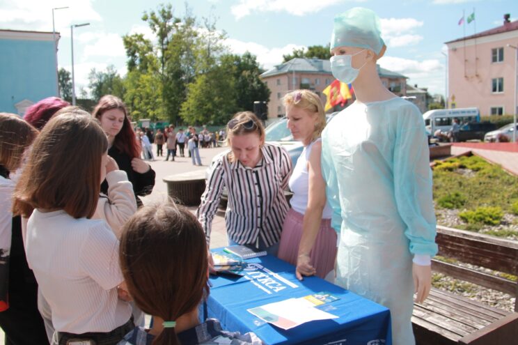 В Нелидово состоялась Всероссийская ярмарка трудоустройства «Работа России. Время возможностей» В Нелидово состоялась Всероссийская ярмарка трудоустройства «Работа России. Время возможностей»