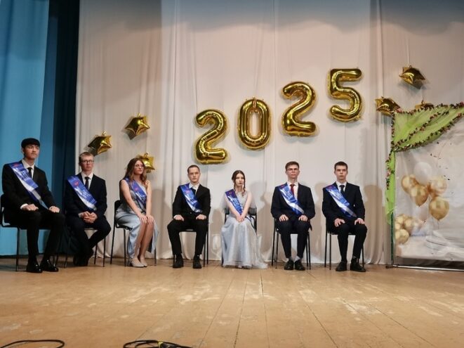 В Тверской области выпускникам вручили аттестаты в торжественной обстановке