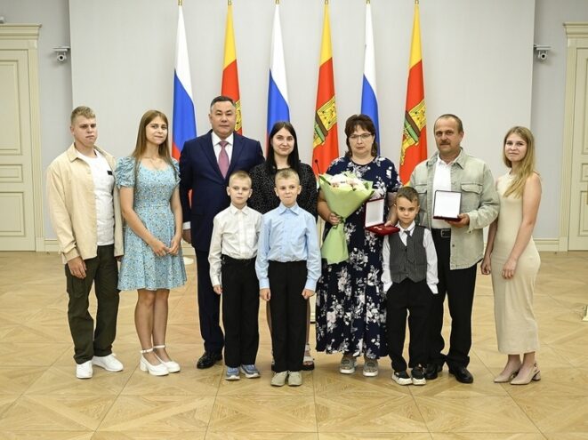 Супруги Кокоттины из Лихославльского округа получили награды от губернатора Игоря Рудени Супруги Кокоттины из Лихославльского округа получили награды от губернатора Игоря Рудени