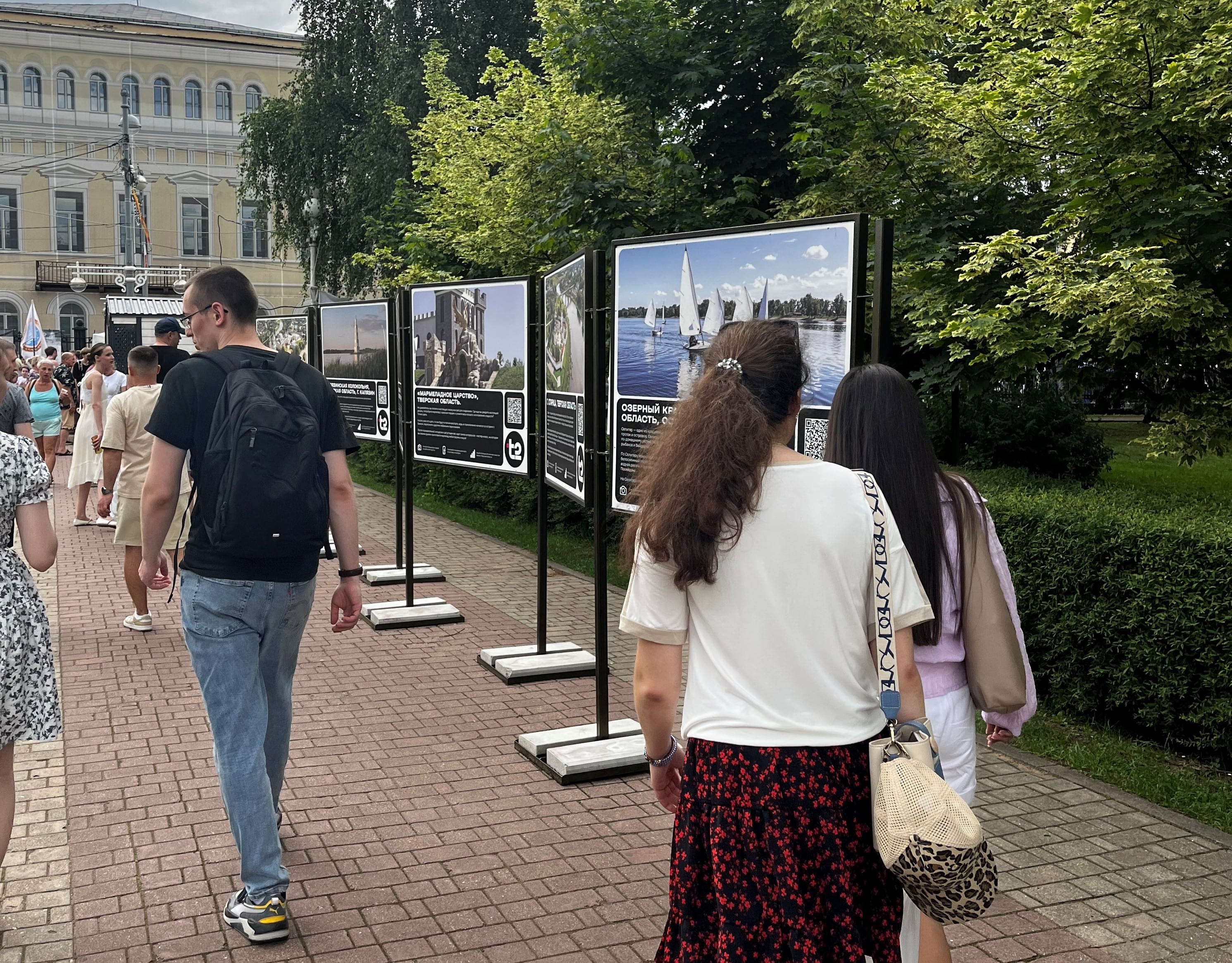 В Твери, как на курорте: в городе открыли фотовыставку и зону релакса T2 В Твери, как на курорте: в городе открыли фотовыставку и зону релакса T2