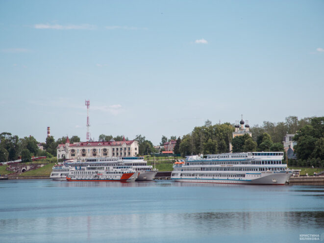 Сыр, улитки и большие скорости: гид-турбоулитка от T2 показала достопримечательности Углича и Калязина Сыр, улитки и большие скорости: гид-турбоулитка от T2 показала достопримечательности Углича и Калязина