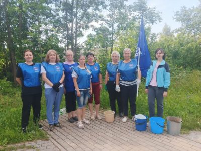 В парке Победы поселка Сонково прошел субботник В парке Победы поселка Сонково прошел субботник