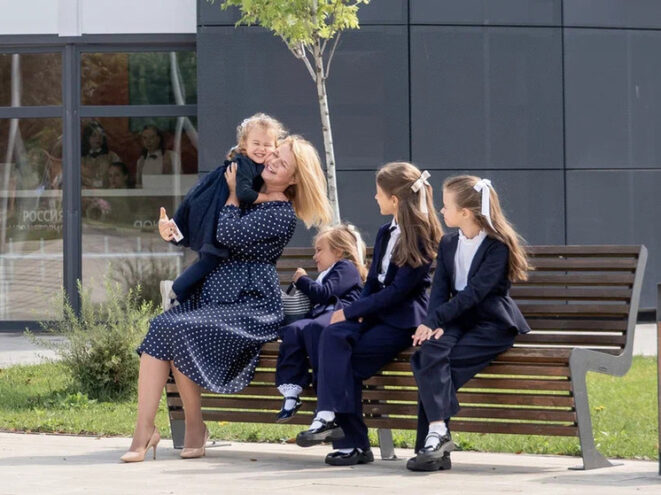 В Андреапольском округе стартовала кампания по выдаче бесплатной школьной формы