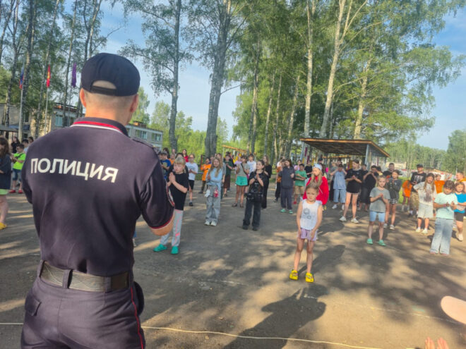 Школьники получили заряд энергии от ржевских полицейских в лагере «Зарница»