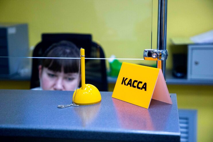 Россияне жалуются на длительные блокировки денег на картах