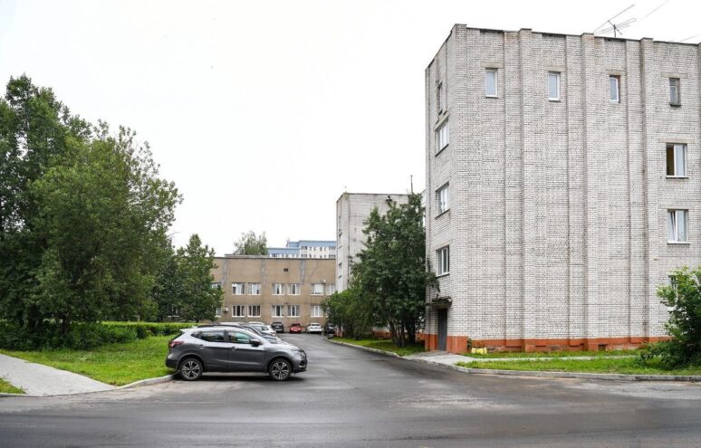 В Тверской области ремонтируют территории больниц В Тверской области ремонтируют территории больниц