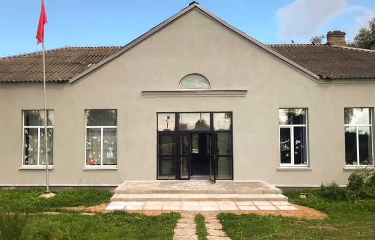 В Артемовской школе Ржевского округа отремонтировали фасад и кровлю