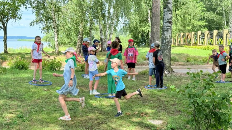 Воспитанники Дома Детского Творчества в Осташкове провели активный летний день
