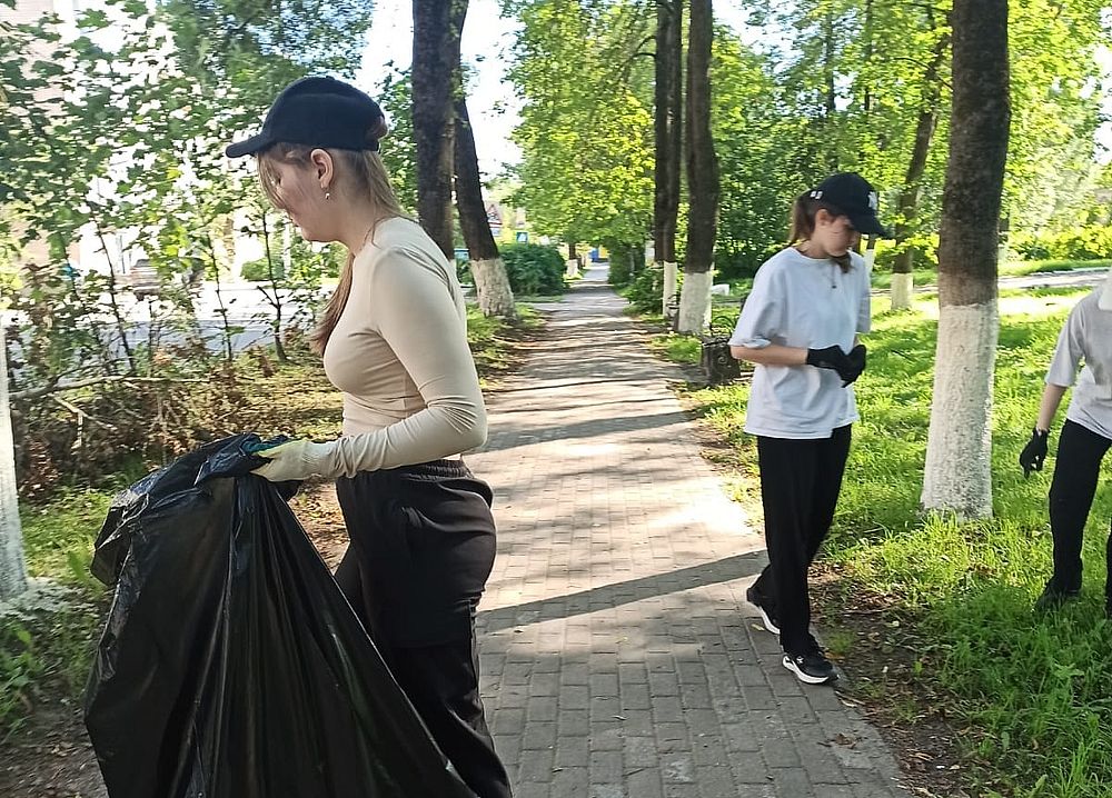 Активисты Молодежного центра города Бологое провели масштабную уборку Активисты Молодежного центра города Бологое провели масштабную уборку