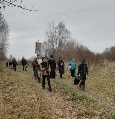 Женщина ищет в Тверской области место захоронения репрессированного священника Женщина ищет в Тверской области место захоронения репрессированного священника