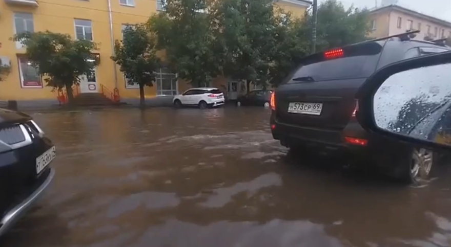 Из-за непрекращающихся ливней Тверскую область затопило