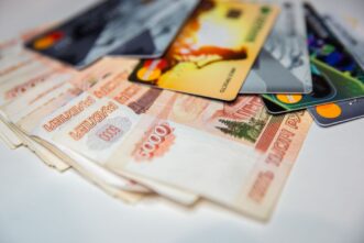 Центробанк ограничит период действия просроченных карт Центробанк ограничит период действия просроченных карт
