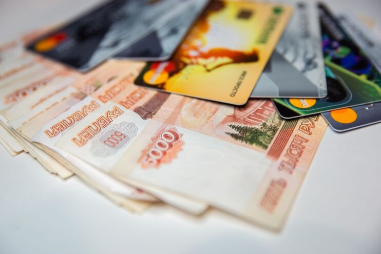 Центробанк ограничит период действия просроченных карт