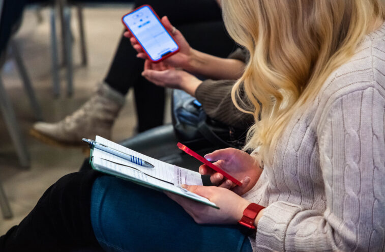 Жители ЦФО рассказали, как относятся к коллегам-студентам Жители ЦФО рассказали, как относятся к коллегам-студентам