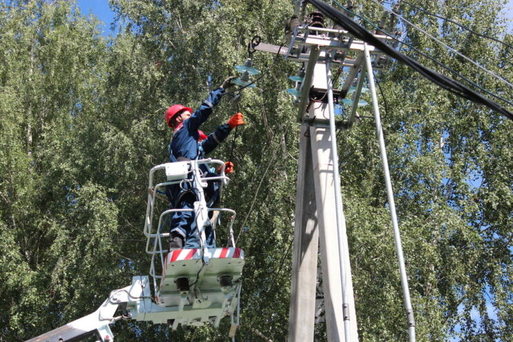 Энергетики «Тверьэнерго» отражают новый удар стихии, обрушившийся на Тверскую область