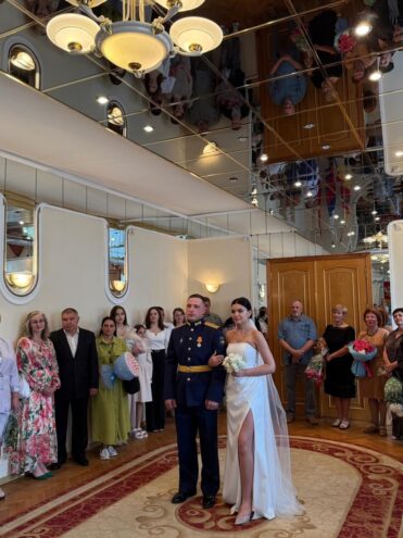Молодой офицер и его невеста устроили двойной праздник в Тверской области Молодой офицер и его невеста устроили двойной праздник в Тверской области