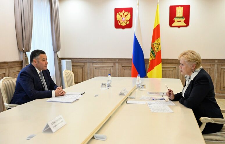 Губернатор Игорь Руденя провёл встречу с главой ЗАТО Озерный Натальей Яковлевой Губернатор Игорь Руденя провёл встречу с главой ЗАТО Озерный Натальей Яковлевой