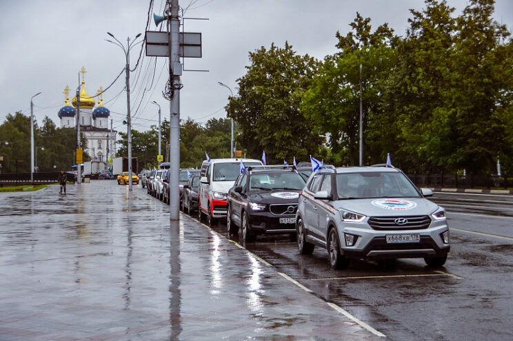 Автопробег ветеранов ВМФ России сделал остановку у главного мемориала Твери