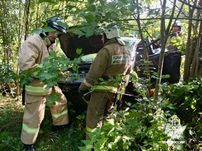 В Тверской области спасатели прибыли на место серьезного ДТП В Тверской области спасатели прибыли на место серьезного ДТП