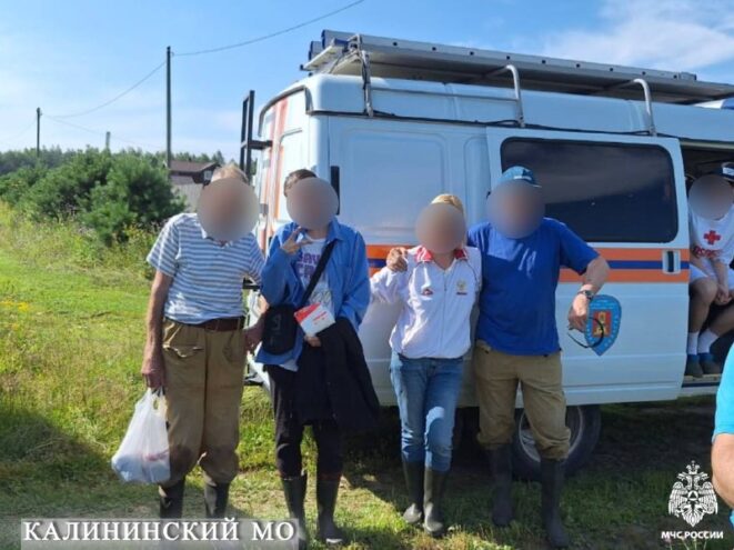 В Тверской области спасатели нашли потерявшихся в лесу людей