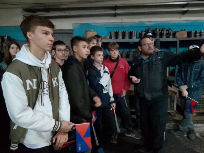 Знакомство с производством: школьники Березайки побывали на Стекольном заводе