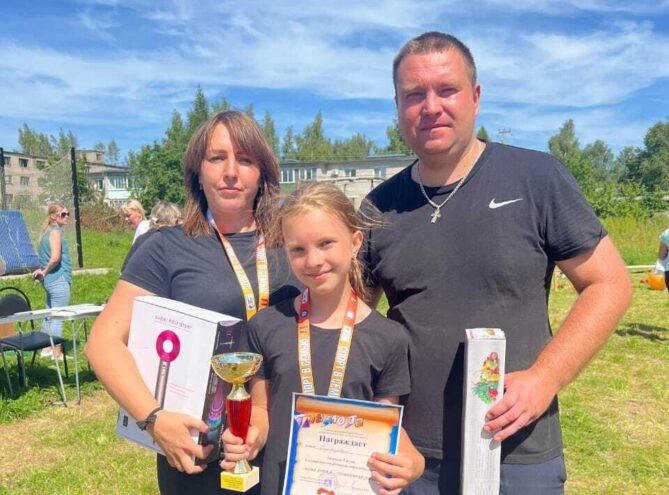 12 семей поборолись за победу в фестивале «Мама, папа, я – спортивная семья»