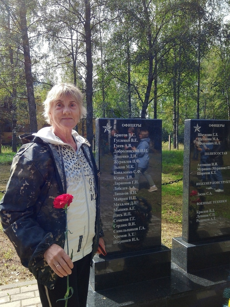 В Тверской области побывала родственница военного летчика, похороненного в Андреаполе В Тверской области побывала родственница военного летчика, похороненного в Андреаполе