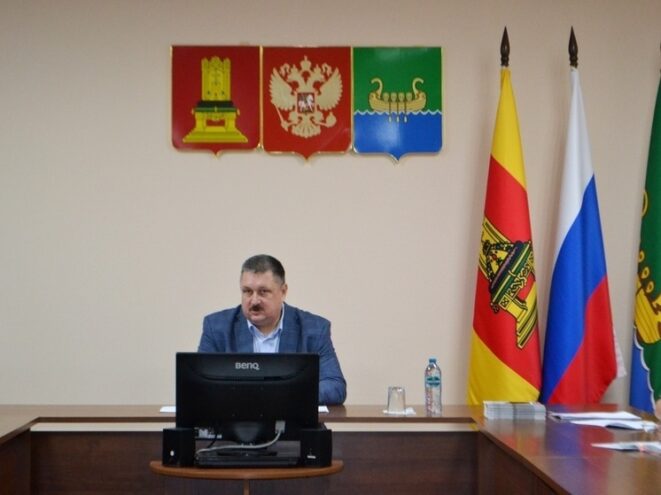 Глава Андреапольского округа провел оперативное совещание