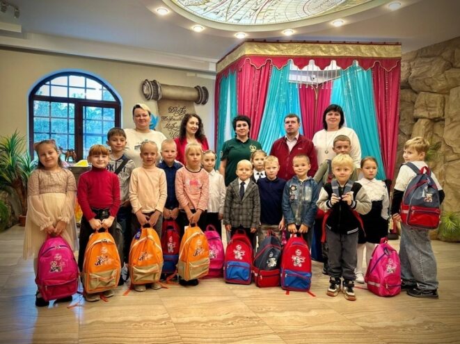 В Лихославле детям участников СВО вручили новые портфели В Лихославле детям участников СВО вручили новые портфели