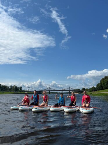 В Твери прошла сап-прогулка для молодёжи ко Дню физкультурника В Твери прошла сап-прогулка для молодёжи ко Дню физкультурника