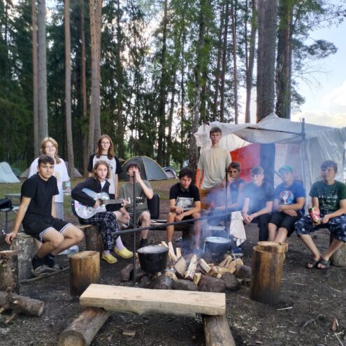 Школьники из Тверской области повторили традицию своих родителей ходить в поход