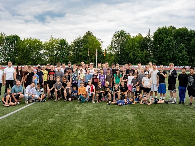 Лихославль посетил знаменитый хоккеист и попробовал знаменитые калитки