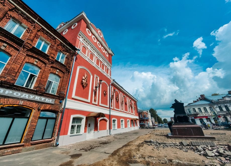 В Вышнем Волочке продолжается благоустройство исторической части города В Вышнем Волочке продолжается благоустройство исторической части города