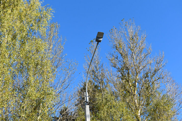 В Твери устанавливают новые опоры освещения В Твери устанавливают новые опоры освещения