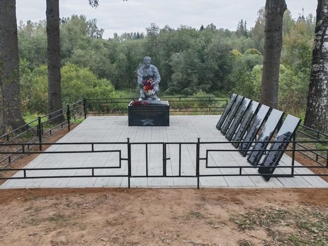 В Оленинском округе отремонтировали воинское захоронение В Оленинском округе отремонтировали воинское захоронение