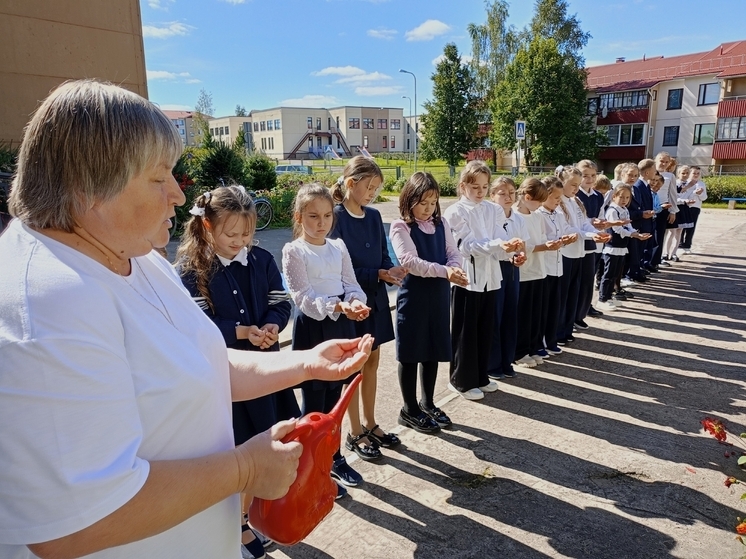 В Андреаполе провели день солидарности в борьбе с терроризмом В Андреаполе провели день солидарности в борьбе с терроризмом