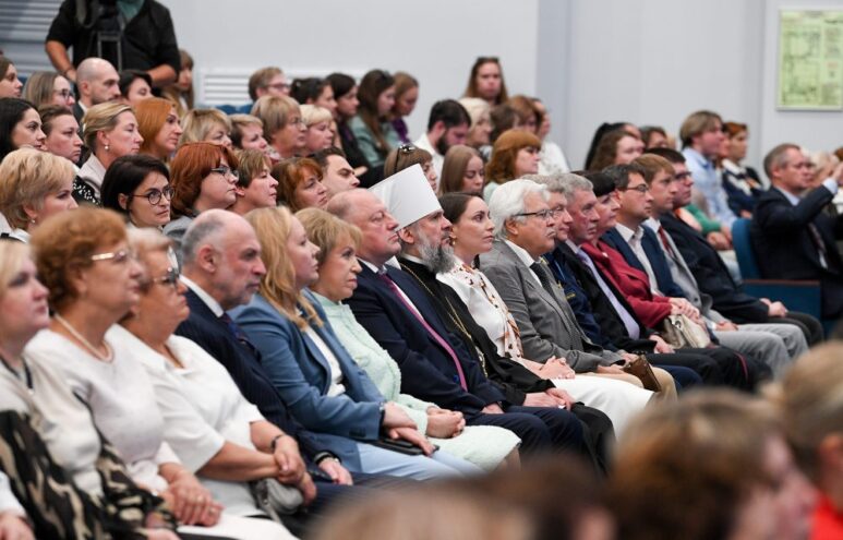 Решением губернатора Тверской области учителя и сотрудники образования получат выплату к 1 сентября Решением губернатора Тверской области учителя и сотрудники образования получат выплату к 1 сентября