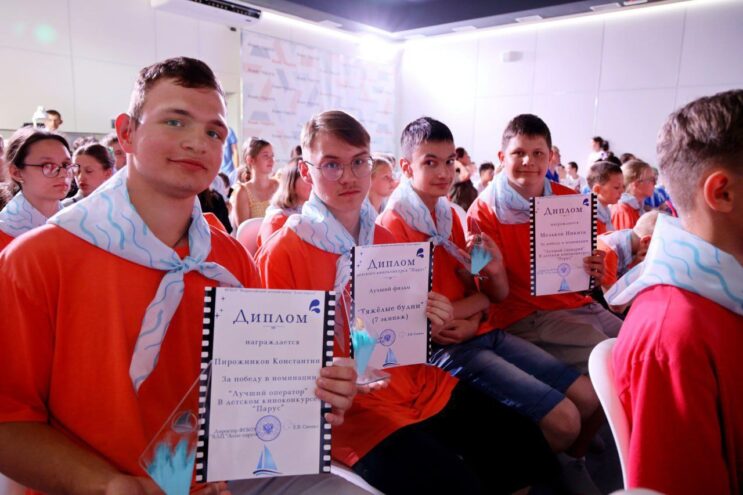 Школьник из Тверской области стал «Мистером Алые паруса» и лучшим оператором Школьник из Тверской области стал «Мистером Алые паруса» и лучшим оператором