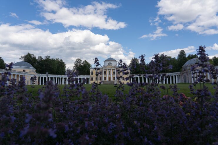 Ловите магию света: фестиваль ЛАЙТКОД 2025 в усадьбе Знаменское-Раёк — последнее событие сезона! фестиваль ЛАЙТКОД 2025