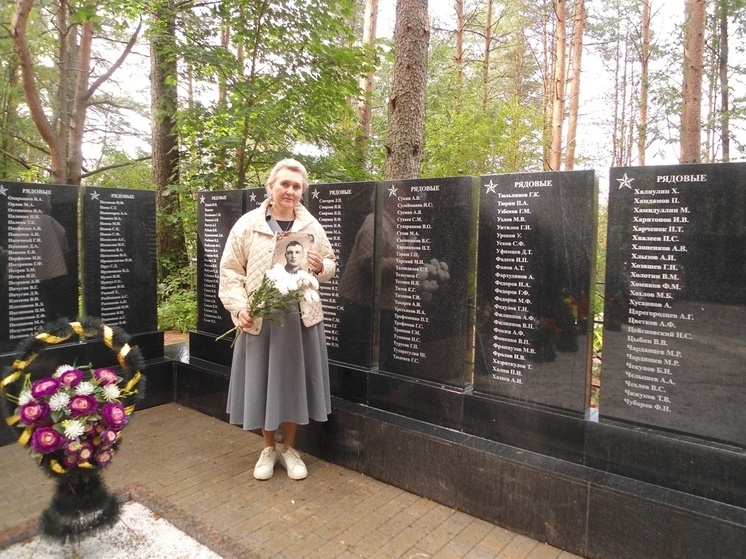 В Андреаполе побывала внучка красноармейца-пулеметчика, погибшего во время немецкой бомбардировки В Андреаполе побывала внучка красноармейца-пулеметчика, погибшего во время немецкой бомбардировки