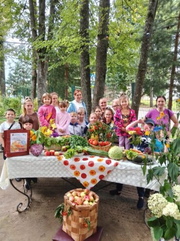 Жители Тверской области собрали более двух тонн продуктов в акции «Семьям Верхневолжья – урожай от сердца» семья