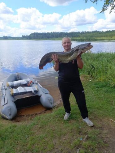 Жительница Тверской области выловила огромную рыбу