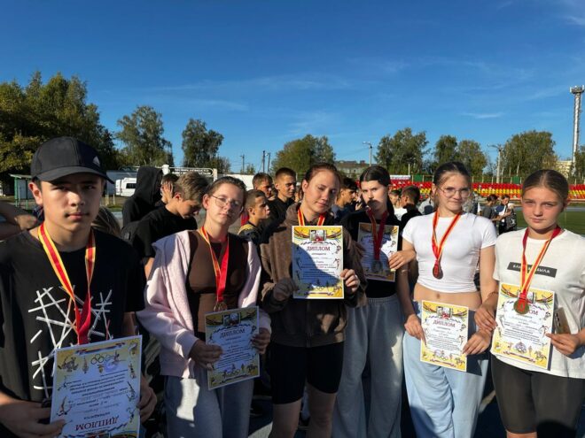 Вышневолоцкие легкоатлеты вернулись домой с десятью медалями Вышневолоцкие легкоатлеты вернулись домой с десятью медалями