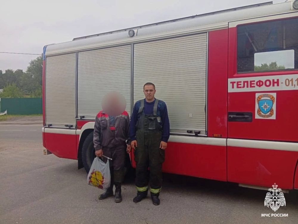 В Тверской области сотрудники МЧС и волонтеры нашли пропавших грибников