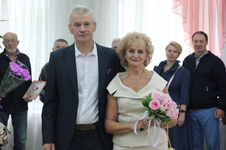 В Вышневолоцком округе чествовали супружескую пару, чей союз выдержал испытание временем В Вышневолоцком округе чествовали супружескую пару, чей союз выдержал испытание временем