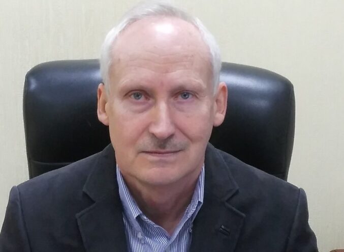 Губернатор Игорь Руденя поздравил Геннадия Егорова с наградой Президента РФ