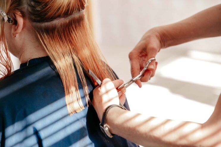 В парикмахерской мастер не учел пожелания и подстриг волосы неаккуратно: можно ли вернуть деньги В парикмахерской мастер не учел пожелания и подстриг волосы неаккуратно: можно ли вернуть деньги