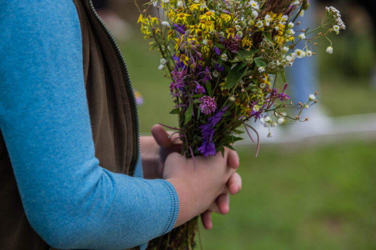 В андреапольской школе голосуют за лучшие букеты